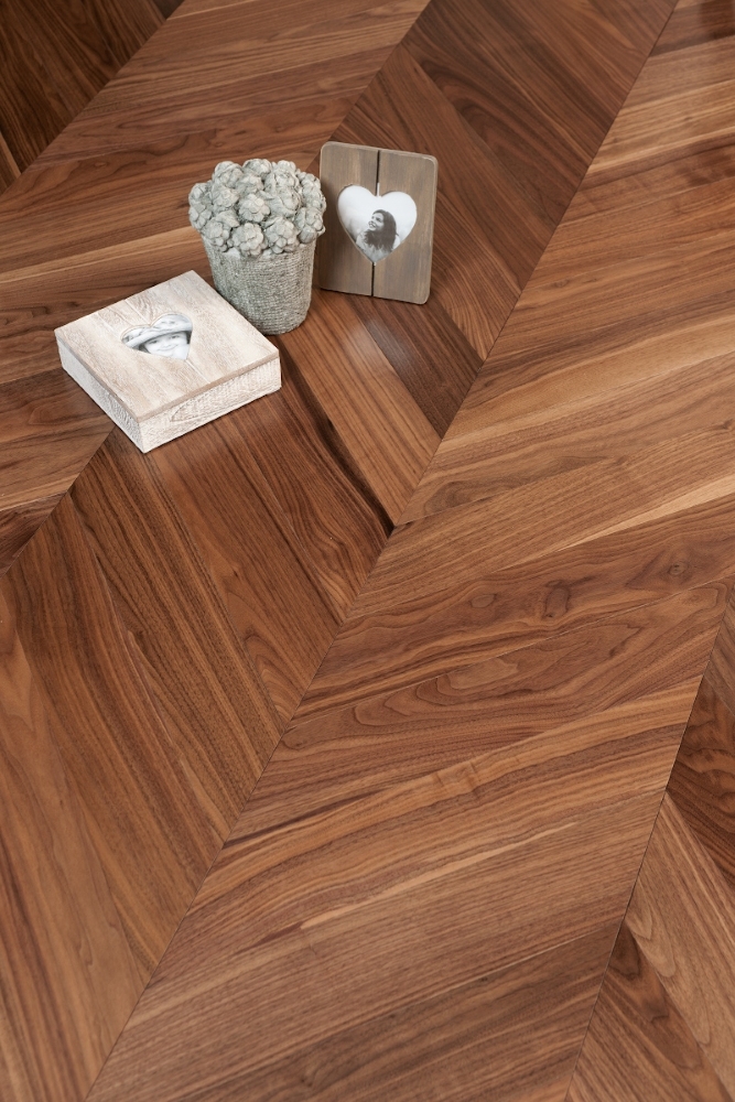 Parquet planks Chevron American Walnut Natural 45°